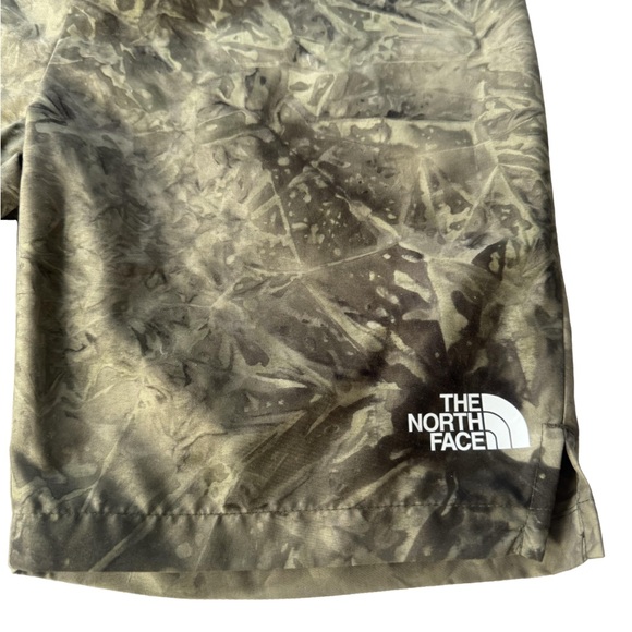 The North Face Boys Olive Flash dry shorts size Large 14/16 - Picture 2 of 6